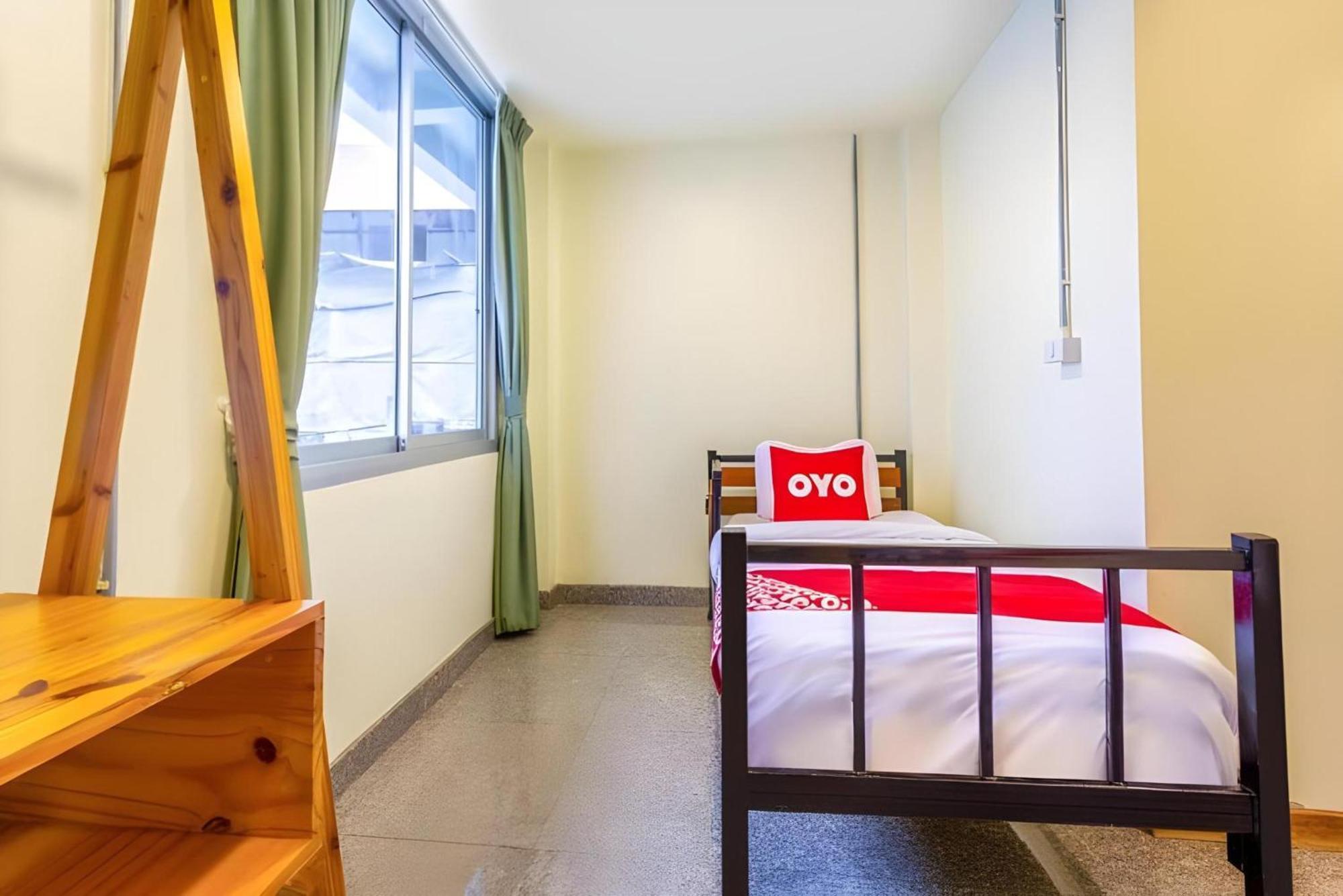 Oyo 928 Leaf Hostel Chiang Mai Luaran gambar