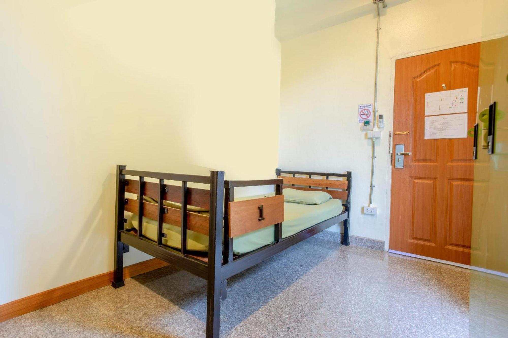 Oyo 928 Leaf Hostel Chiang Mai Luaran gambar