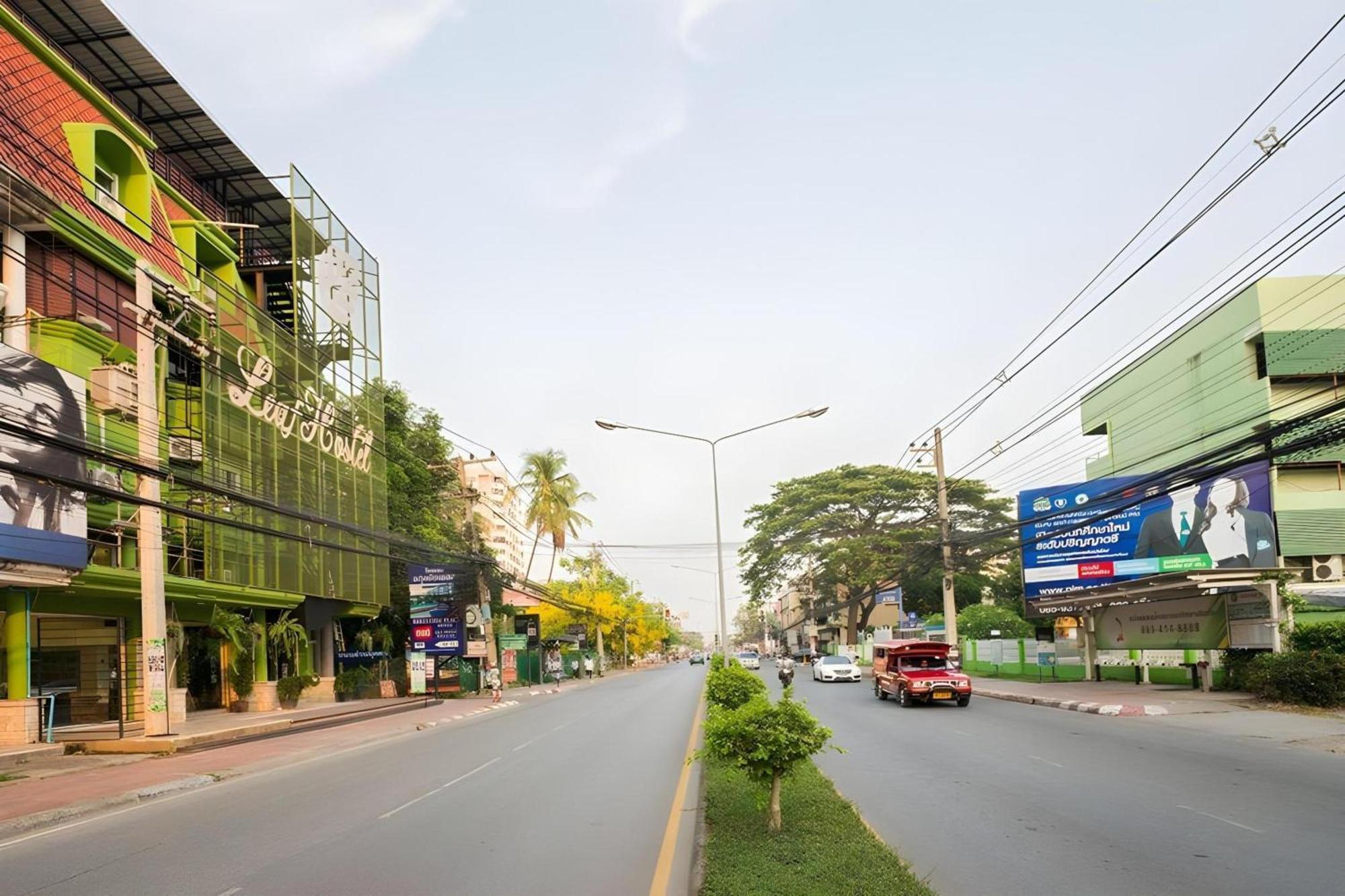 Oyo 928 Leaf Hostel Chiang Mai Luaran gambar