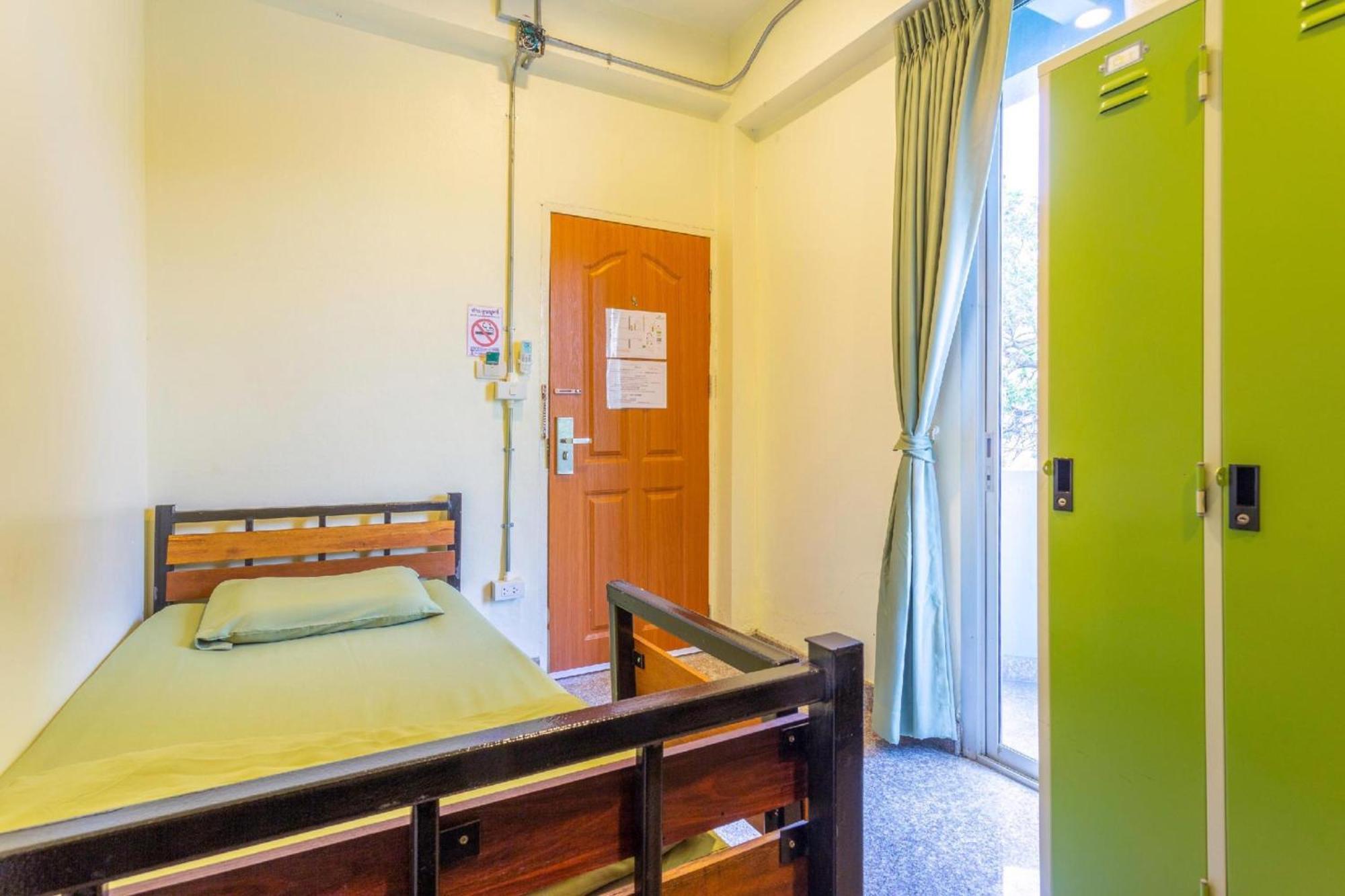 Oyo 928 Leaf Hostel Chiang Mai Luaran gambar