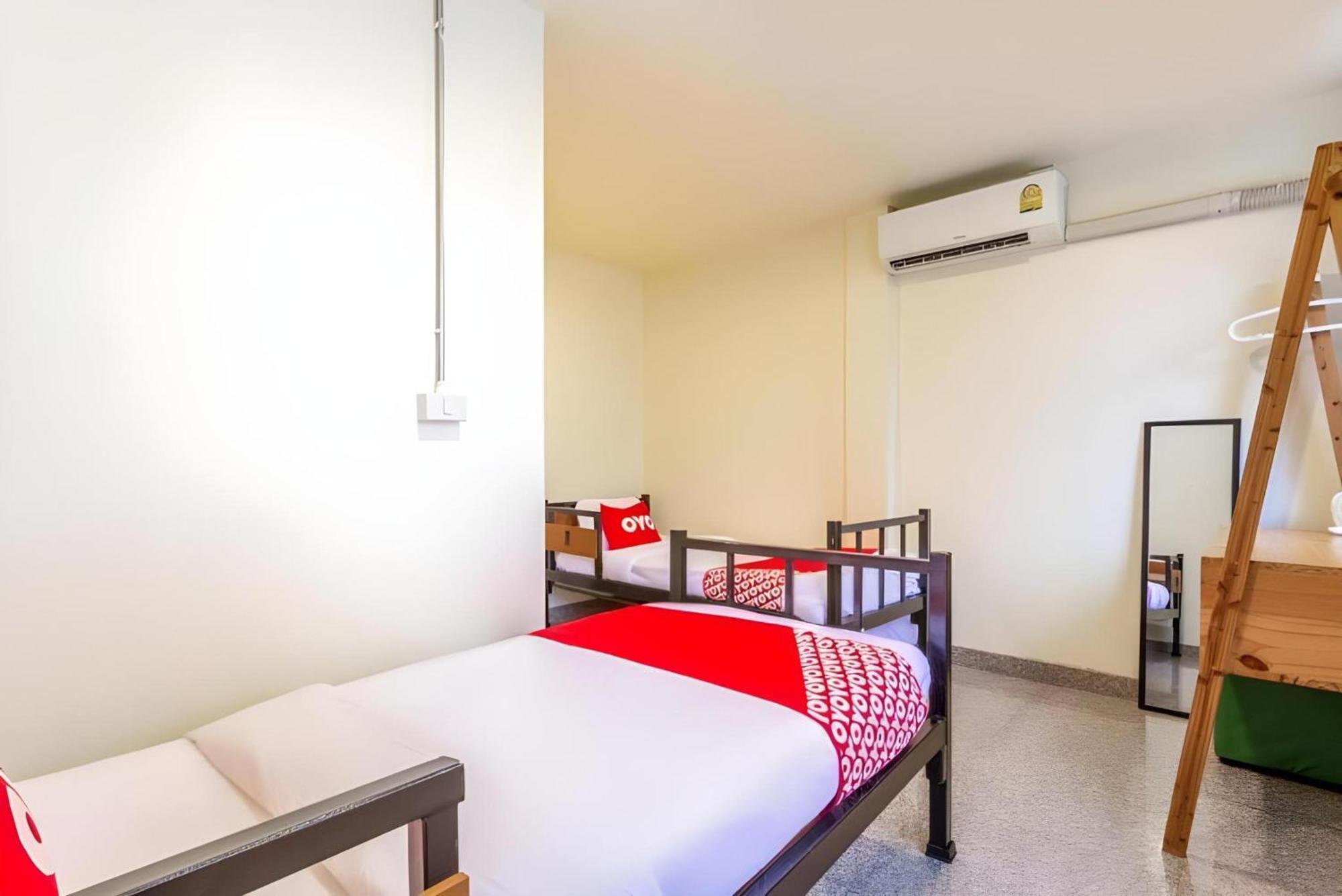Oyo 928 Leaf Hostel Chiang Mai Luaran gambar